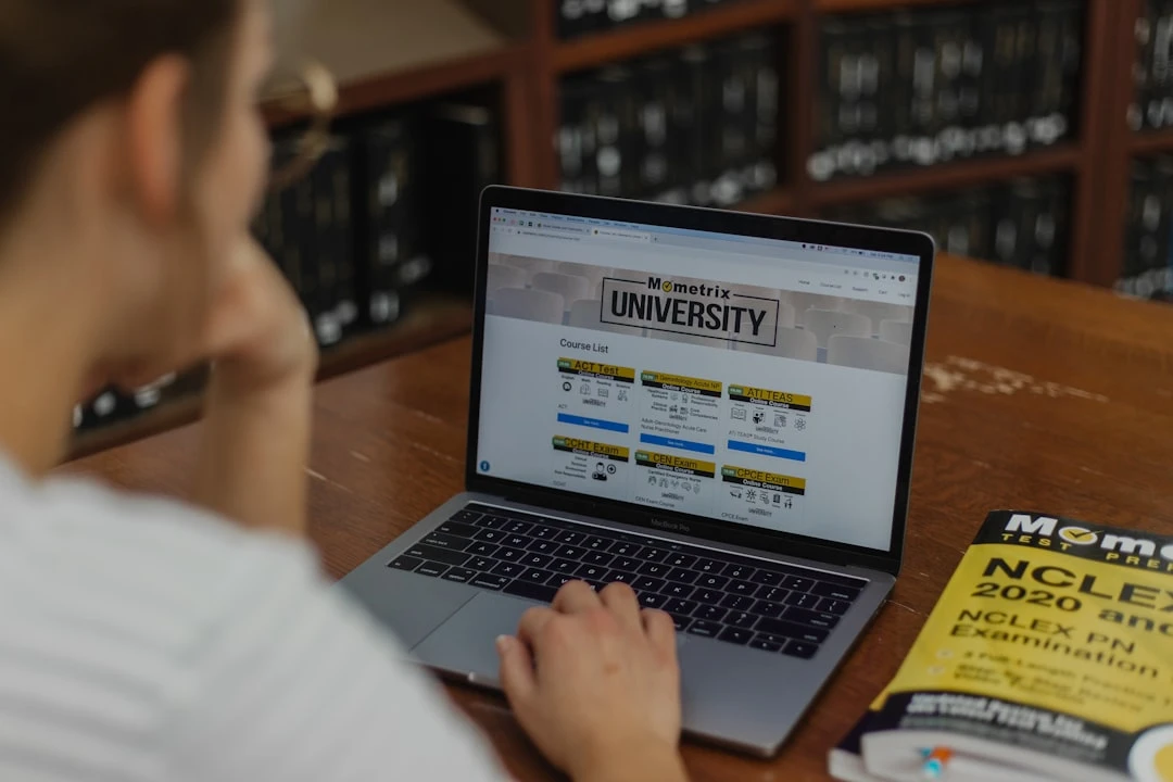 Hình ảnh phân tích đội bóng thông qua máy tính.