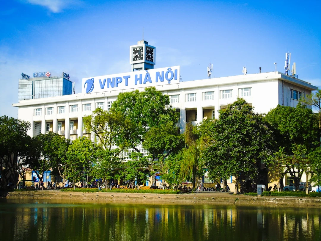 Hình ảnh trận đấu bóng đá tại giải VĐQG hàng đầu.