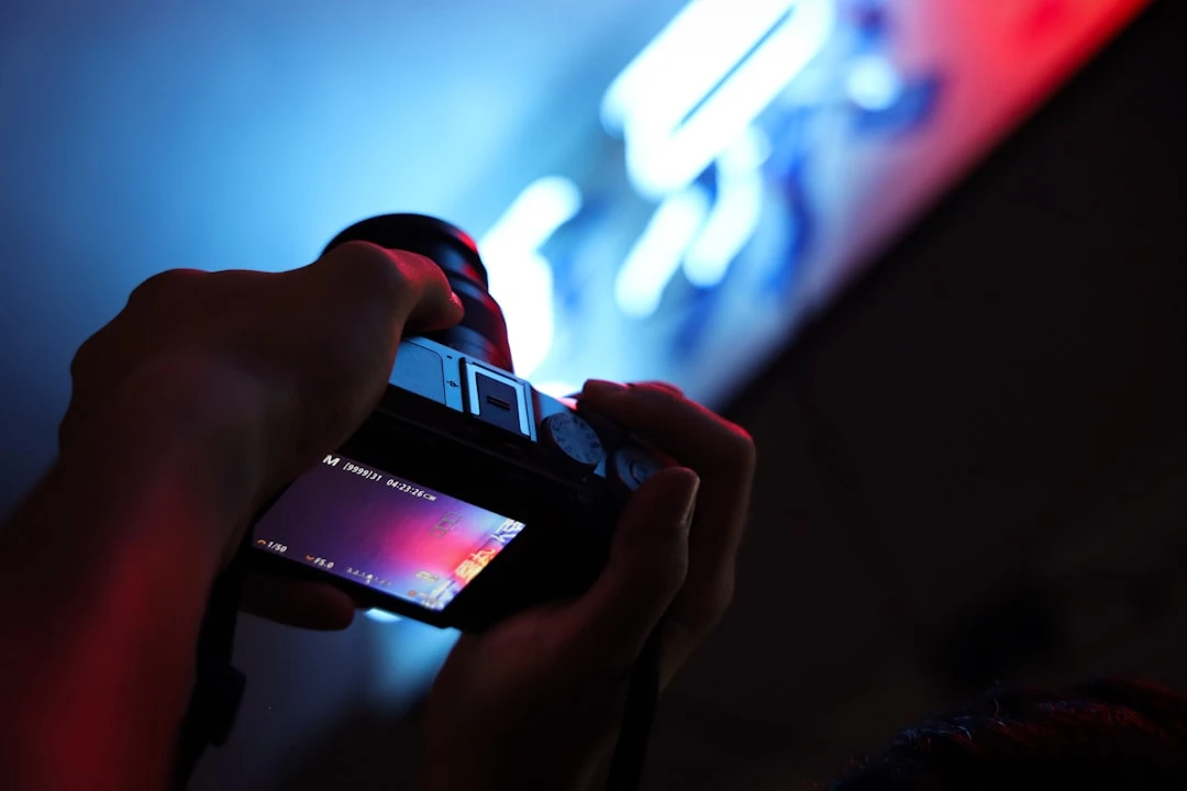 Nút đăng ký kênh bóng đá trên YouTube